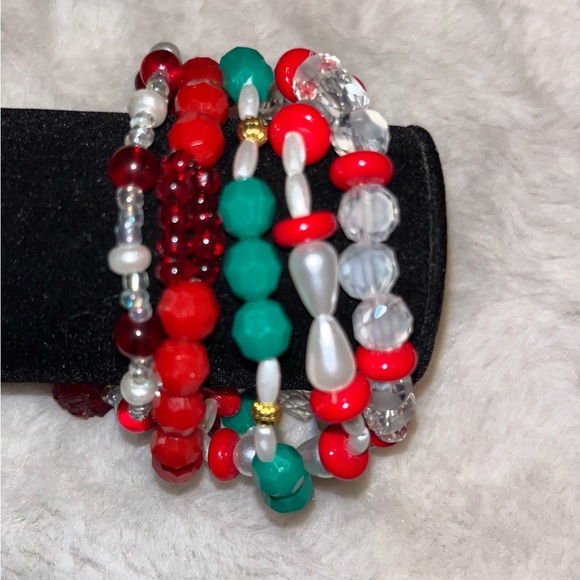 Gorgeous hand made set of 5 bracelets for Christmas! - Picture 1 of 1